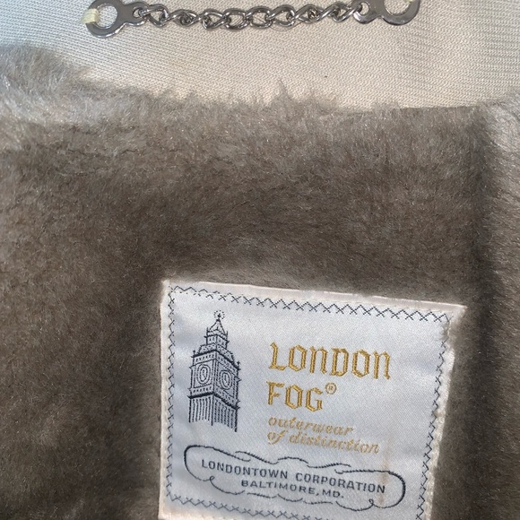 Elegant Gray Coat with Faux Fur Collar - Picture 7 of 7